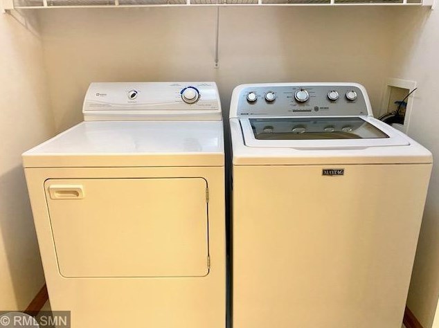 8690 Quarry Ridge Ln, Saint Paul MN 55125-7526 exterior