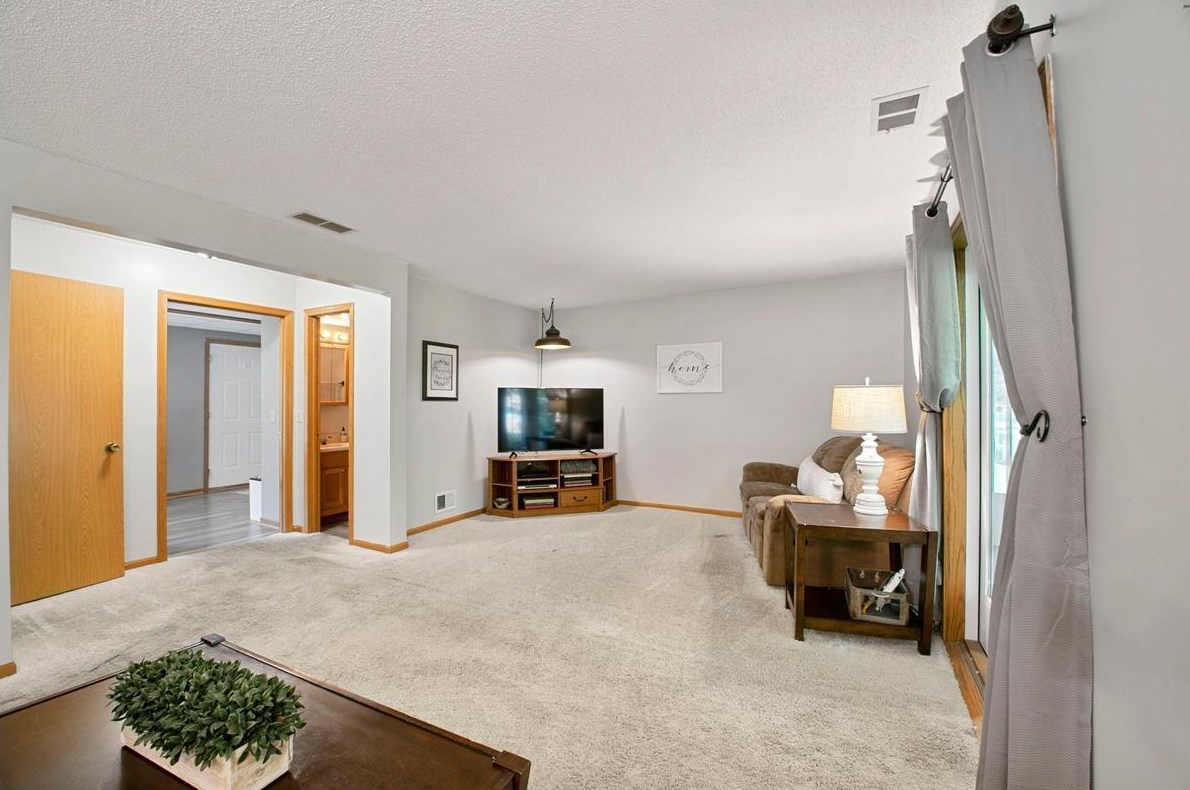 7190 Joliet Ave, Cottage Grove MN  55016-3624 exterior