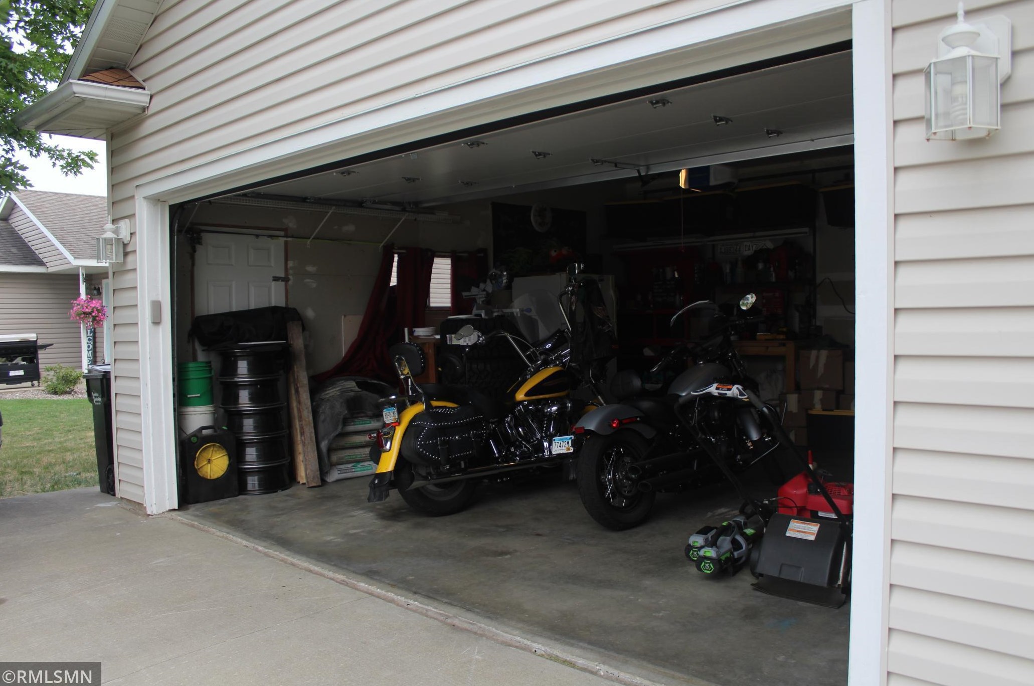 908 4th St Ne, Byron, MN 55920