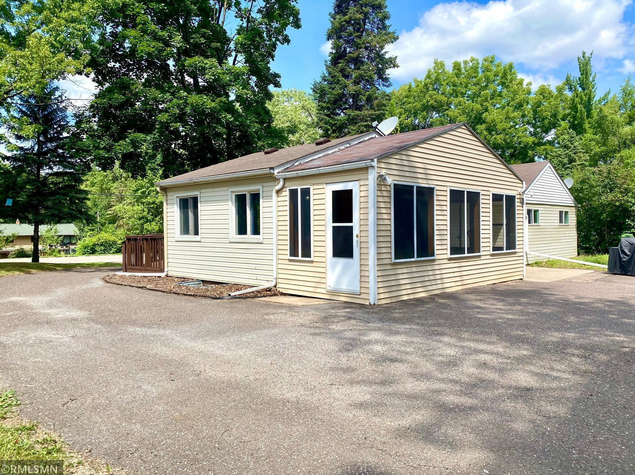 3026 Victoria St, Saint Paul MN  55113-1934 exterior