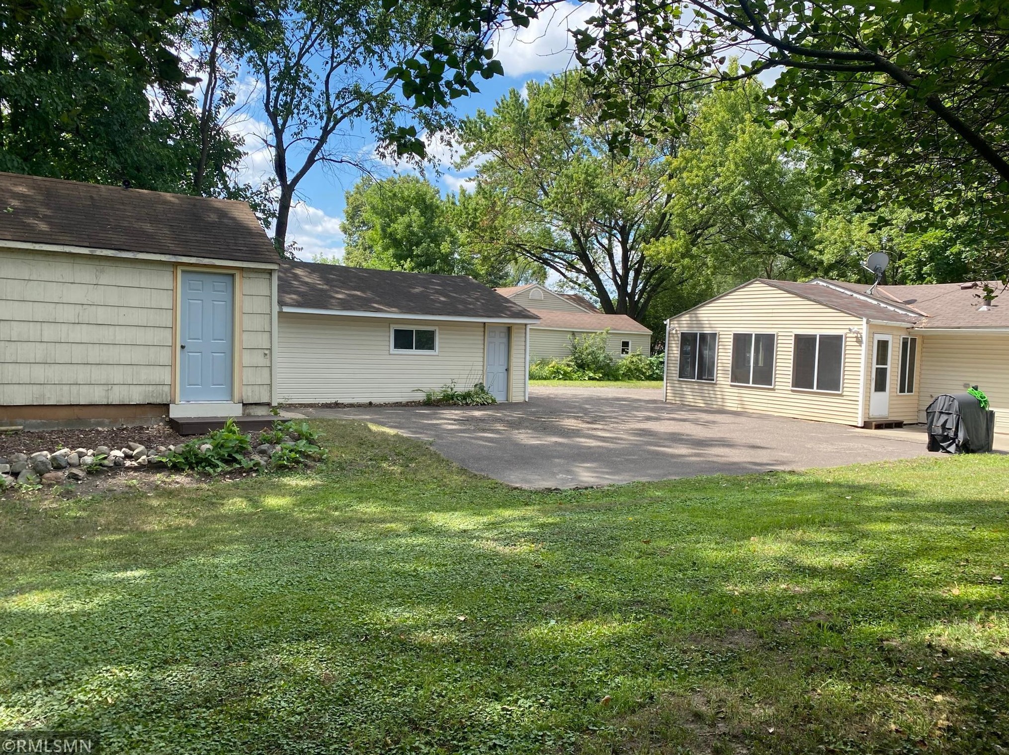 3026 Victoria St, Saint Paul MN  55113-1934 exterior