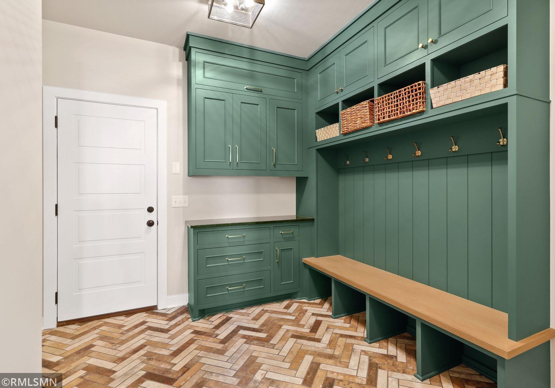 165 Mound Ave, Orono MN  55331-8572 exterior