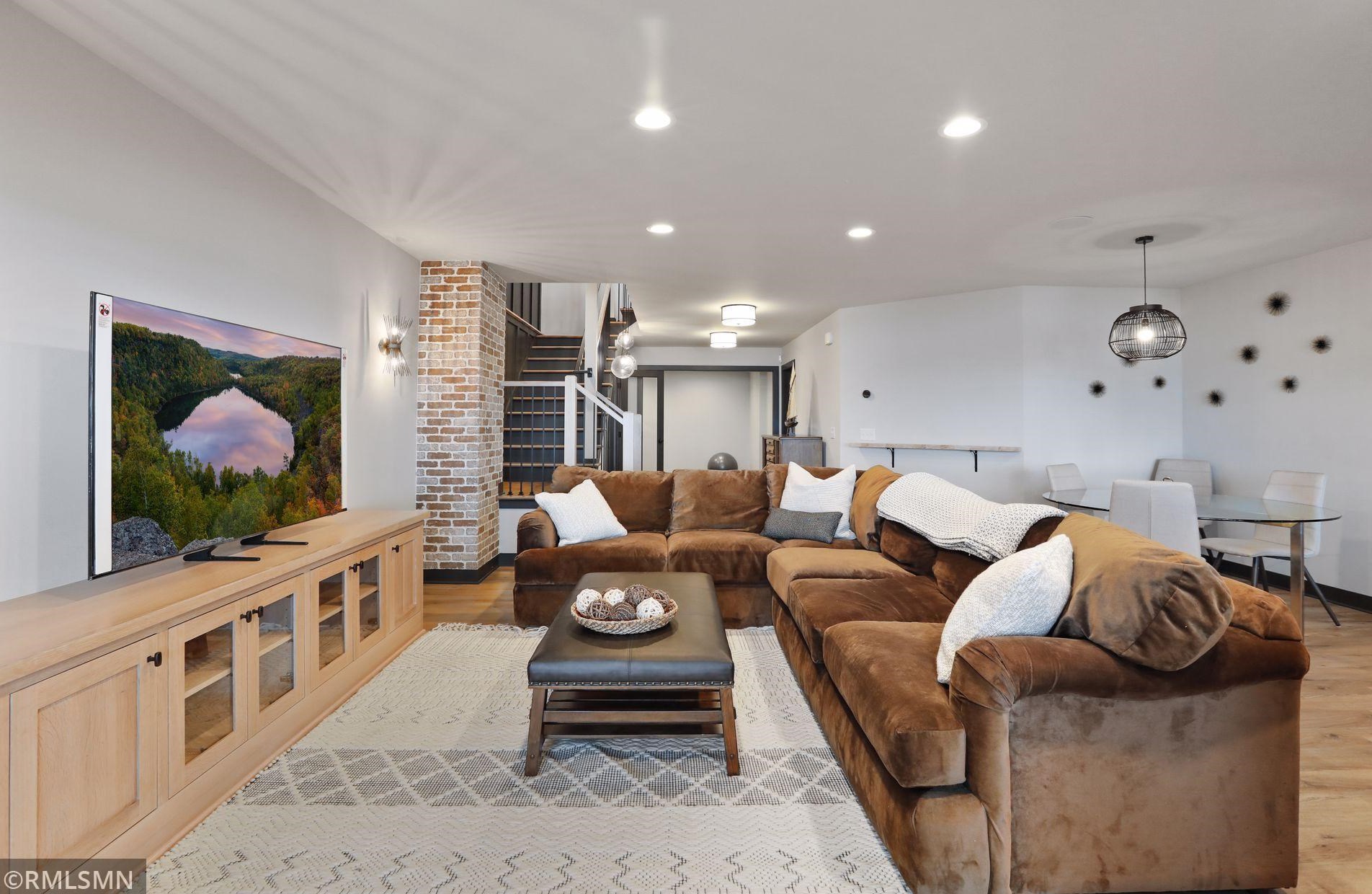 165 Mound Ave, Orono MN  55331-8572 exterior