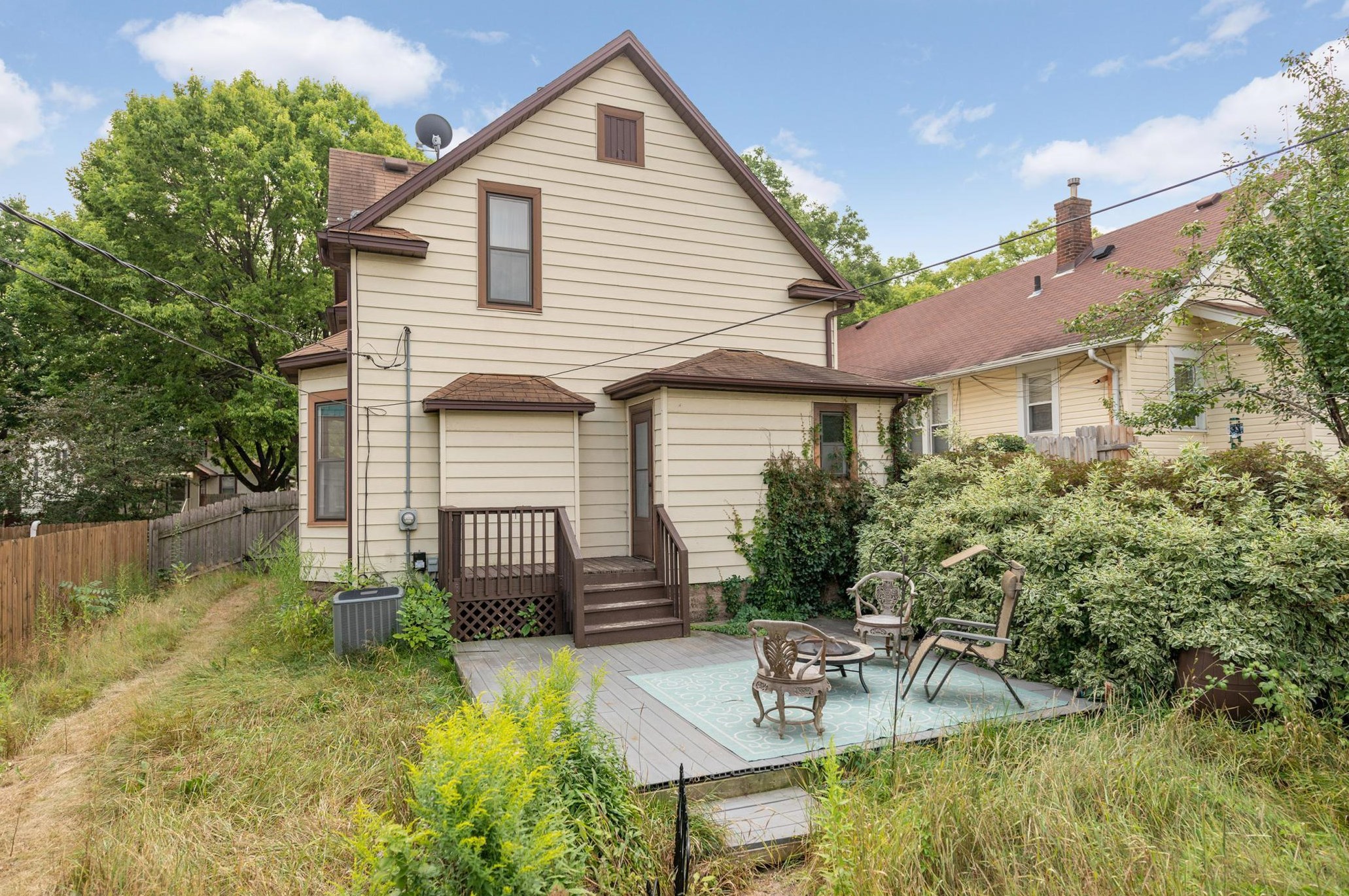 1039 Margaret St, Saint Paul MN  55106-4618 exterior