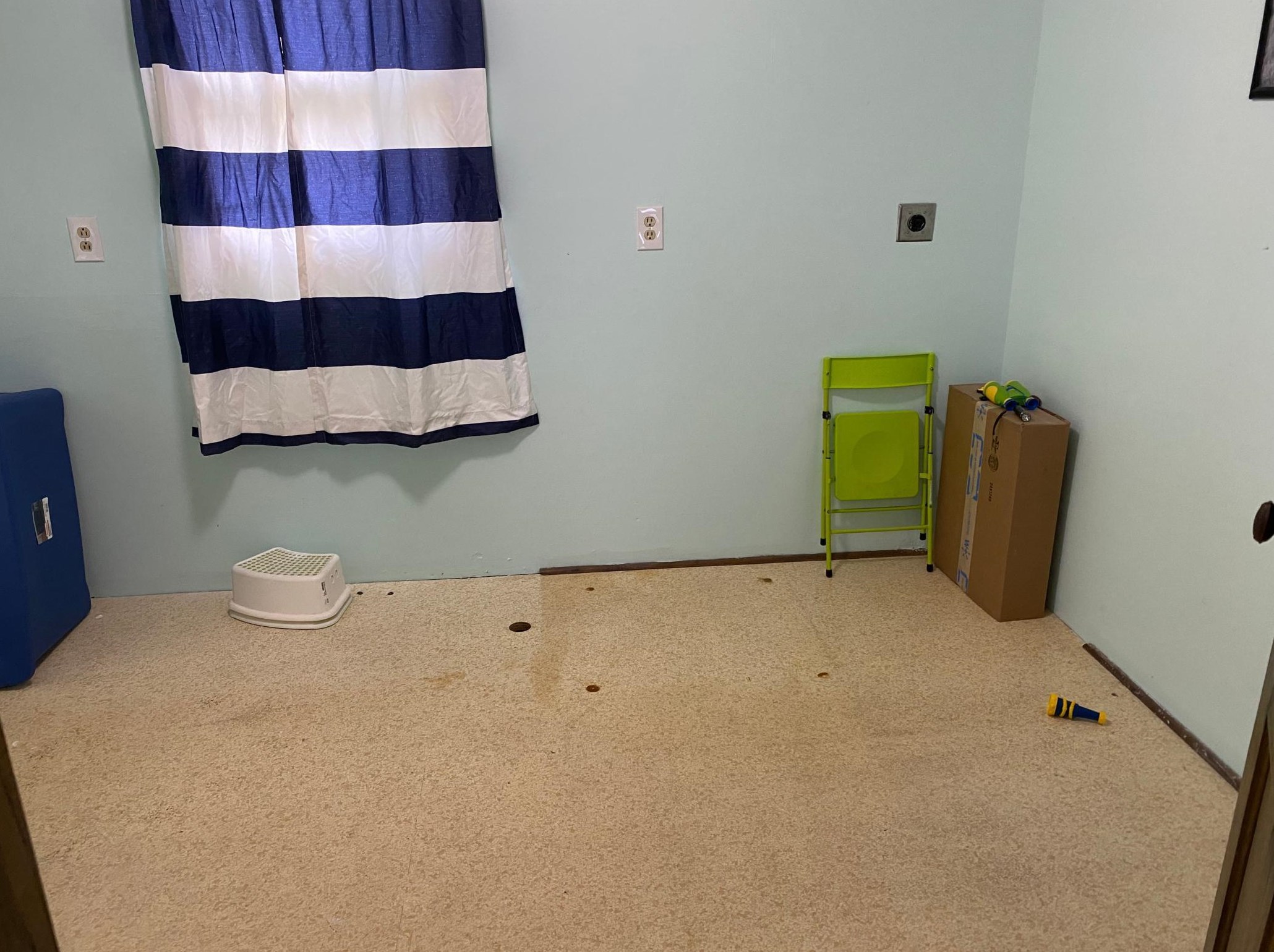 403 Vine Ave, Oakland MN  56007-4453 exterior