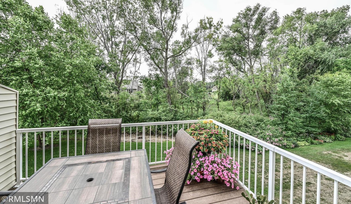 1319 Thye Pkwy, Waterford MN  55057-4856 exterior