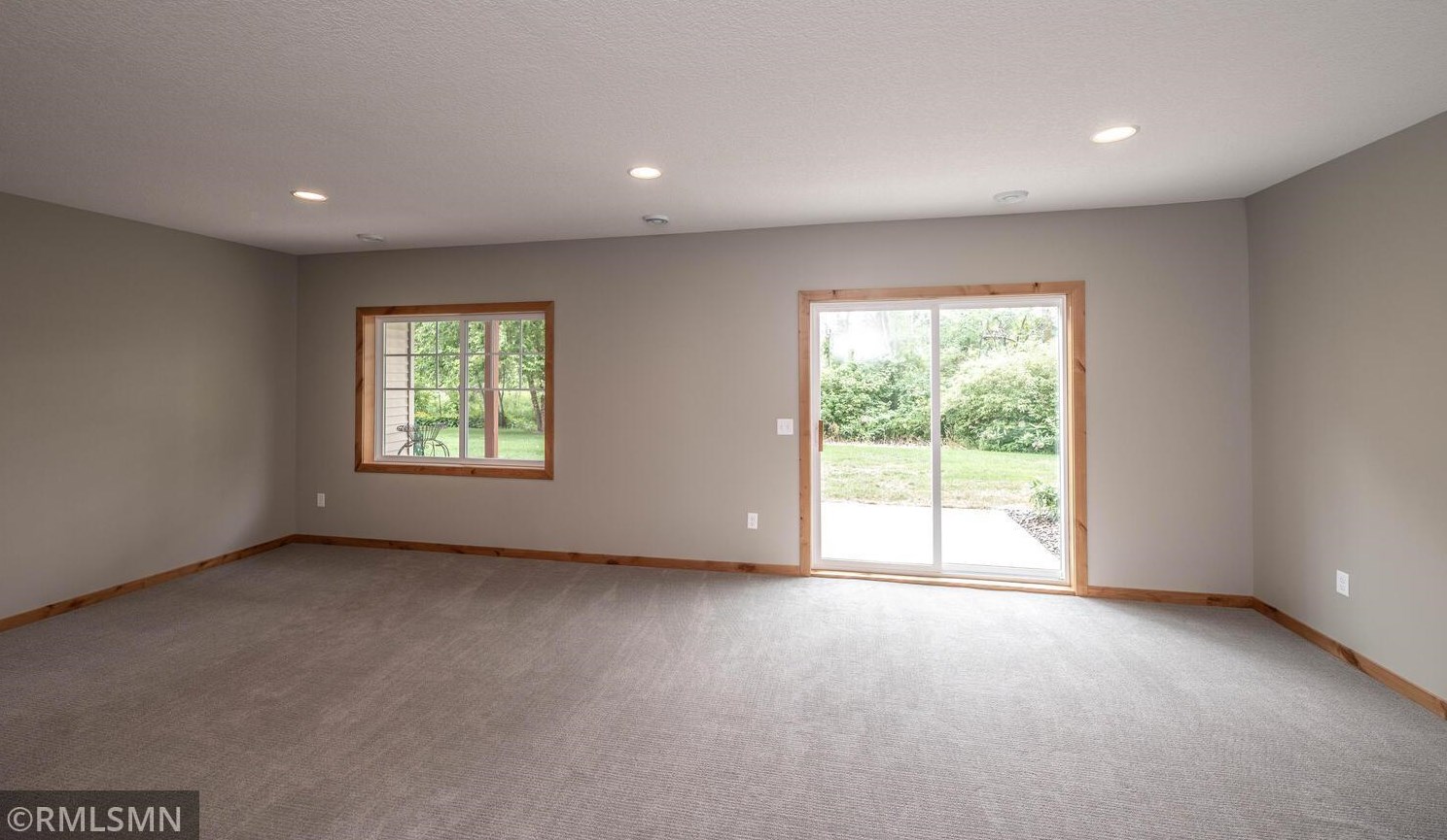 1319 Thye Pkwy, Waterford MN  55057-4856 exterior