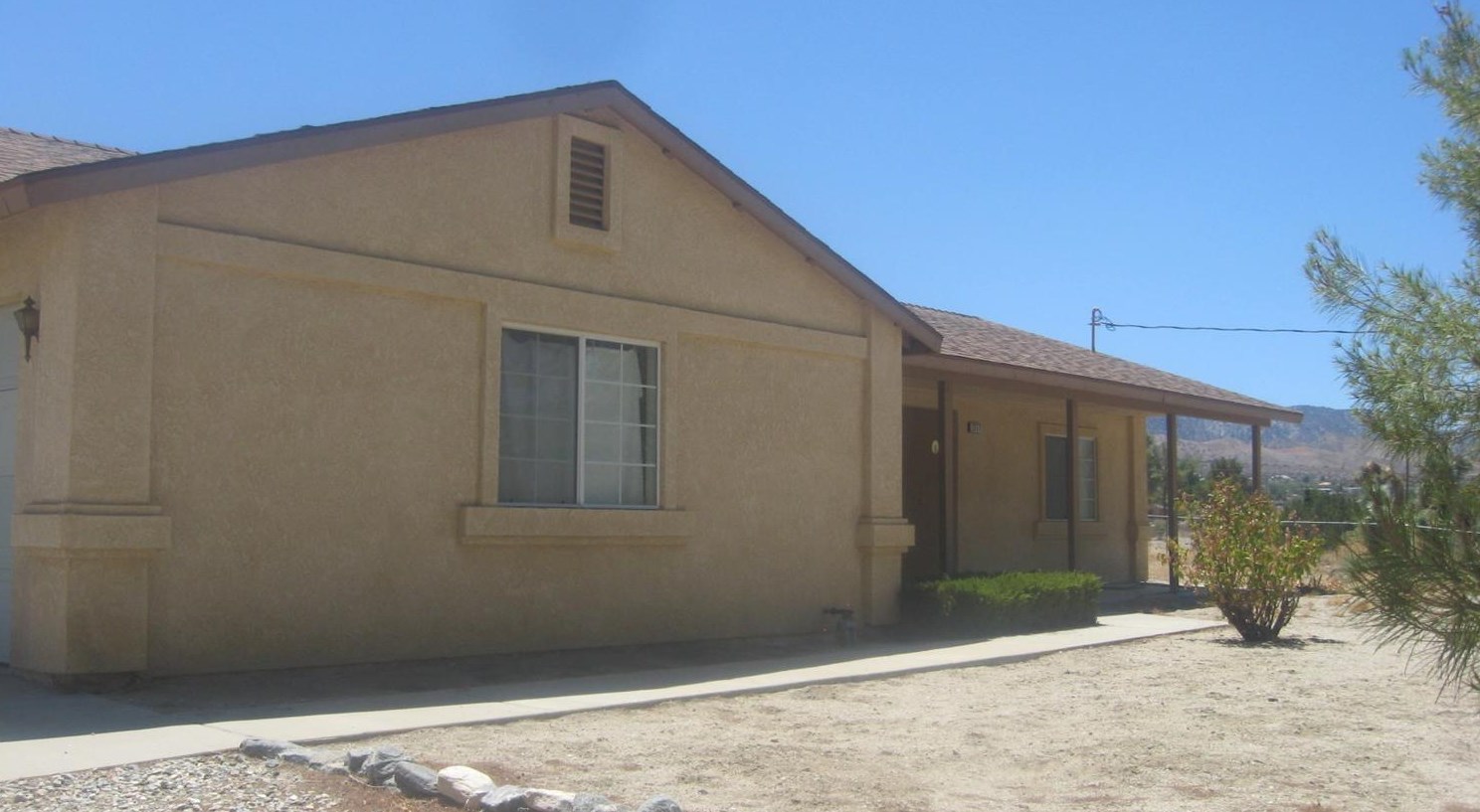 1277 Locust Rd, Pinon Hills CA  92372-9369 exterior