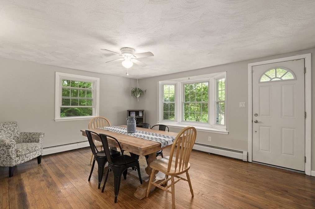639 Hortonville Rd, Swansea MA  02777-3645 exterior