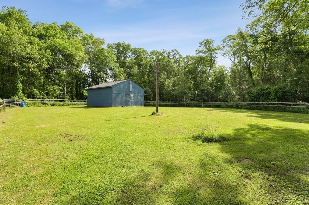 639 Hortonville Rd, Swansea MA  02777-3645 exterior