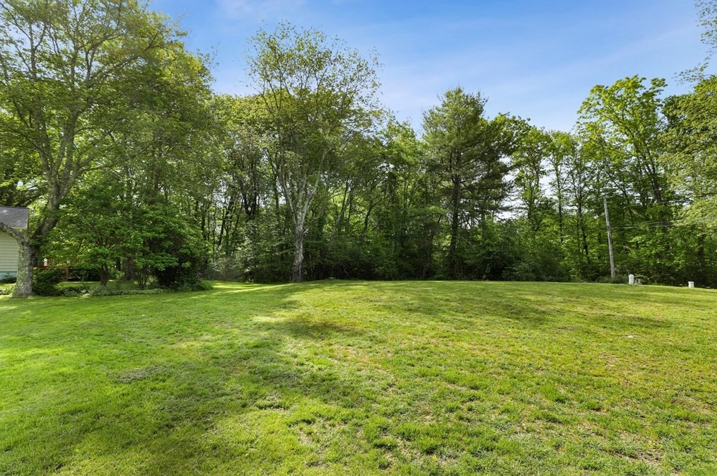 639 Hortonville Rd, Swansea MA  02777-3645 exterior