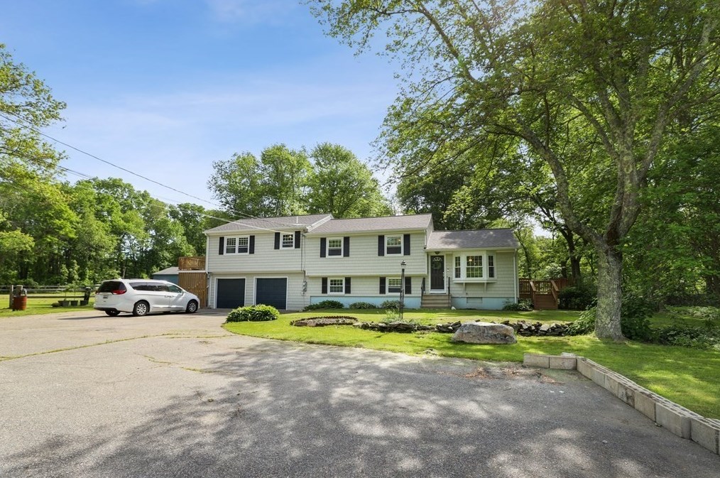 639 Hortonville Rd, Swansea MA  02777-3645 exterior
