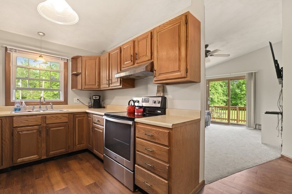 639 Hortonville Rd, Swansea MA  02777-3645 exterior