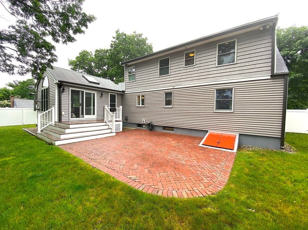 3 Lloyd Rd, Tewksbury MA  01876-2914 exterior