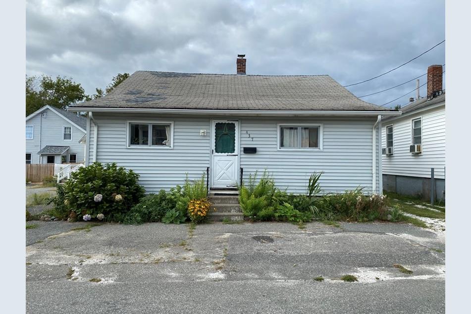 437 Ocean Grove Ave, Swansea, MA 02777 - MLS 72884639 ...