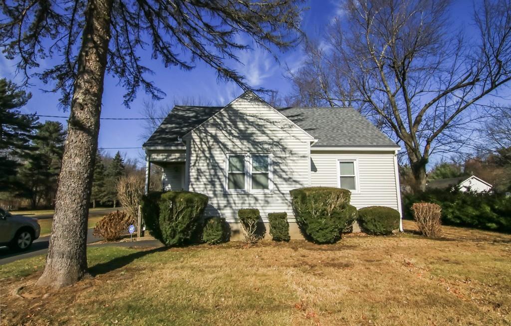 122 Southwick St, Agawam, MA 01030 - MLS 72596345 ...