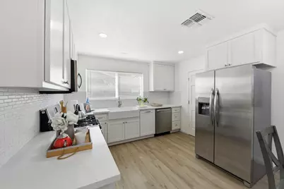 7019 Uranus Parkway, Sacramento, CA 95823 - Photo 11