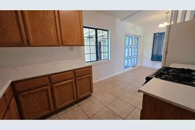 5725 Manmar Way, Sacramento, CA 95823 - Photo 7