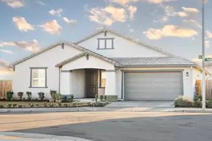 6141 E Peralta Wy, Fresno, CA 93727 - Photo 1