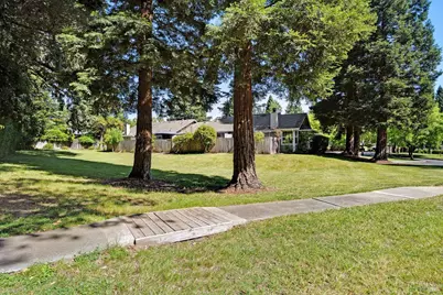 339 W Thomson Avenue, Sonoma, CA 95476 - Photo 25