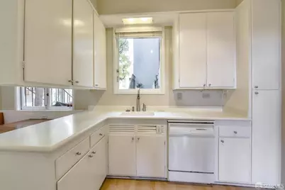 392-394 Chestnut Street, San Francisco, CA 94133 - Photo 29