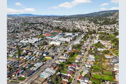 9117 Burr Street, Oakland, CA 94605 - Photo 39