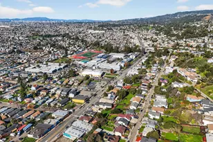 9117 Burr St, Oakland, CA 94605 - Photo 39