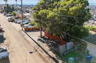 9117 Burr St, Oakland, CA 94605 - Photo 35