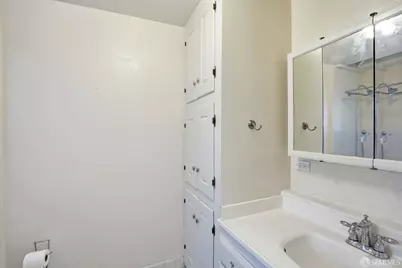 6383 Hillmont Drive, Oakland, CA 94605 - Photo 23