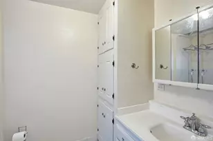 6383 Hillmont Dr, Oakland, CA 94605 - Photo 23