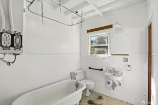 6391 Hillmont Dr, Oakland, CA 94605 - Photo 17