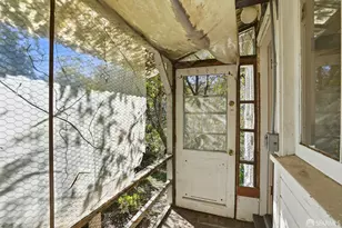 6391 Hillmont Dr, Oakland, CA 94605 - Photo 19