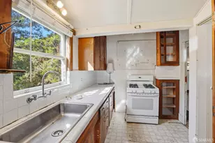 6391 Hillmont Dr, Oakland, CA 94605 - Photo 9