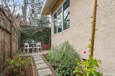 165 W Macarthur Boulevard, Oakland, CA 94611 - Photo 43