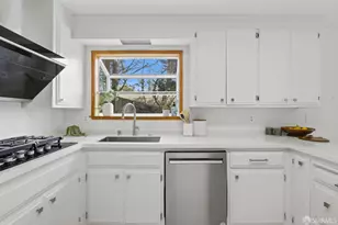 8440 Skyline Blvd, Oakland, CA 94611 - Photo 31