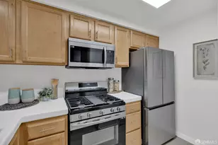 320 Caldecott Ln, Oakland, CA 94618 - Photo 5