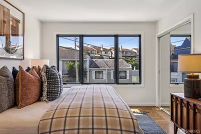 100 Bridgeview Drive, San Francisco, CA 94124 - Photo 17