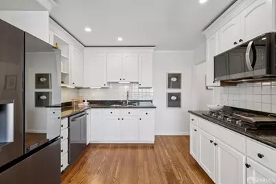 100 Bridgeview Drive, San Francisco, CA 94124 - Photo 9