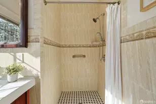 726 E 23rd St, Oakland, CA 94606 - Photo 25