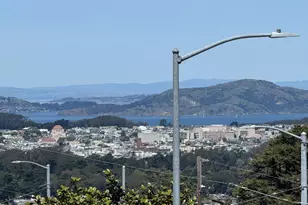 2051 10th Ave, San Francisco, CA 94116 - Photo 3