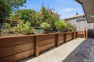 2709 Vallecito Pl, Oakland, CA 94606 - Photo 25