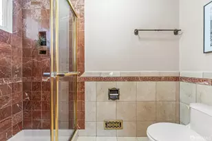 8040 Hansom Dr, Oakland, CA 94605 - Photo 31