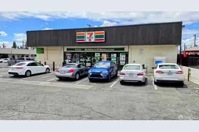 6015 N Blackstone Avenue, Fresno, CA 93710 - Photo 1
