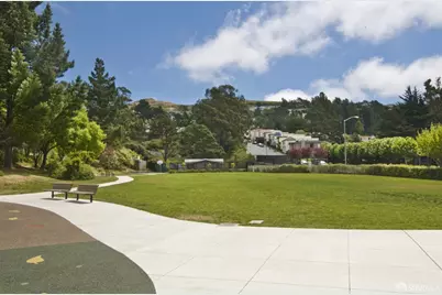 477 Dellbrook Avenue, San Francisco, CA 94131 - Photo 23
