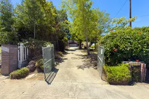 8665 Seneca St, Oakland, CA 94605 - Photo 35