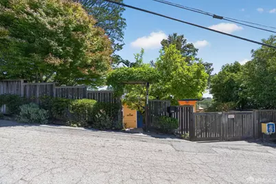 6862 Ridgewood Drive, Oakland, CA 94611 - Photo 27