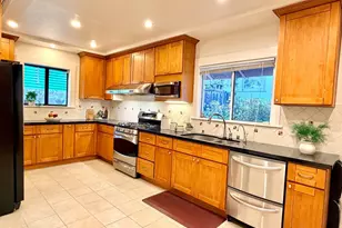 527 Zorah St, Oakland, CA 94606 - Photo 9