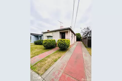 7400 Fresno Street, Oakland, CA 94605 - Photo 1