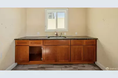 1005 E 12th Street, Oakland, CA 94606 - Photo 11