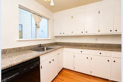 477 Burnett Avenue, San Francisco, CA 94131 - Photo 35